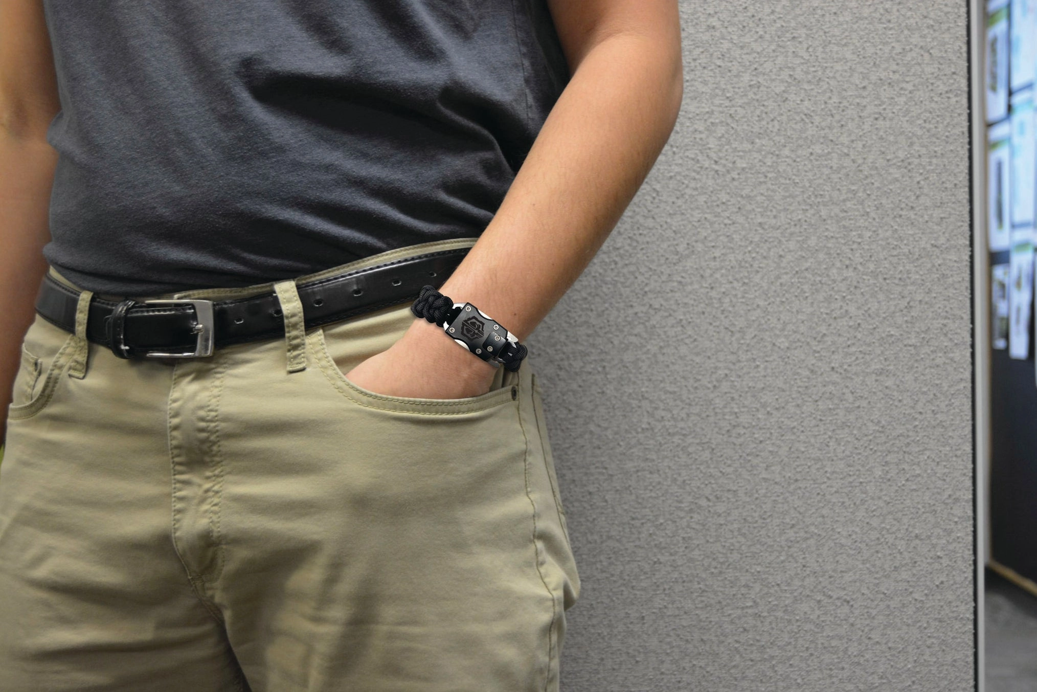 Paracord Survival Bracelet with Knife- Pieces Per Retail Ready Display 23245