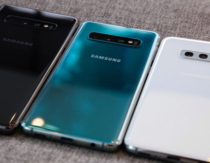 Samsung Galaxy S10  SM-G975F/DS 128GB 8GB Dual SIM Factory Unlocked (Prism Green)